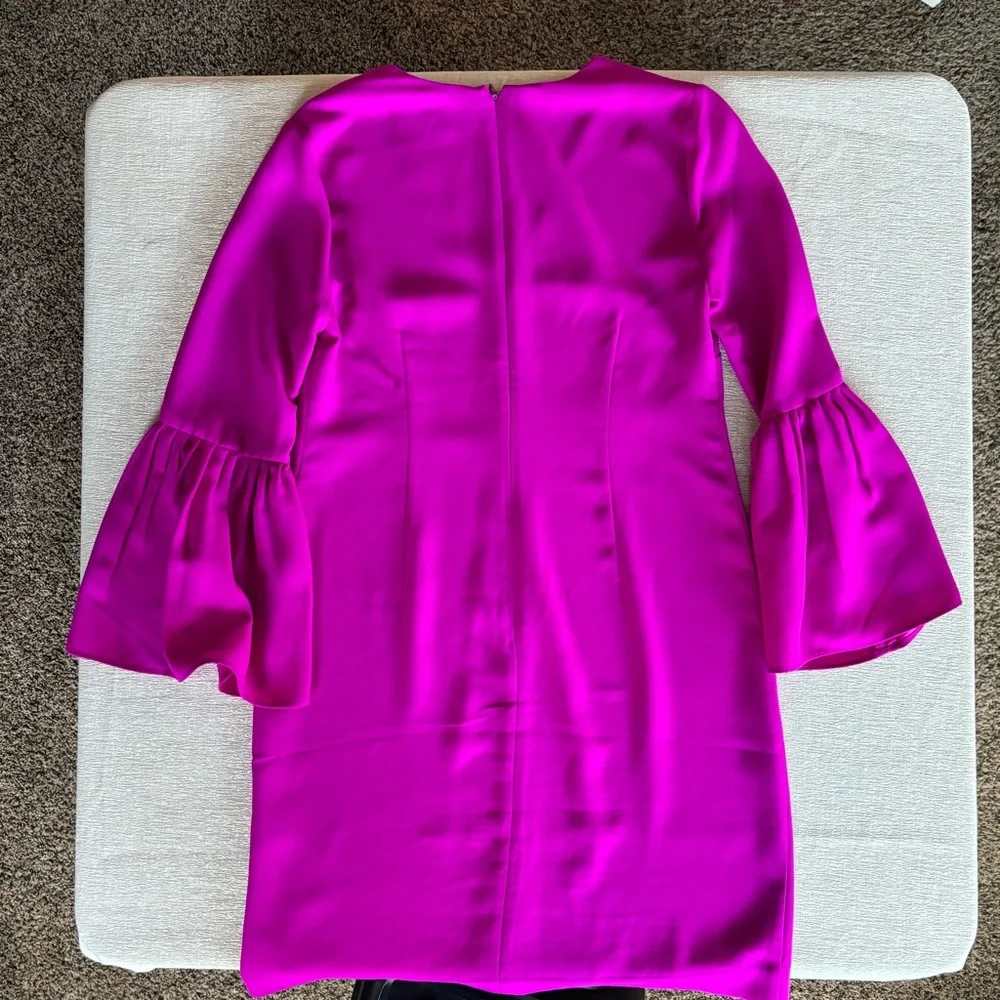 Elegant Banana Republic Magenta V-Neck Bell Sleeve Shift Dress. Size 4 - Picture 3 of 7